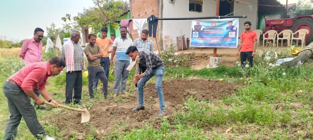 Narsinghpur News Jarjola Contour Trench Jal Ganga Abhiyan