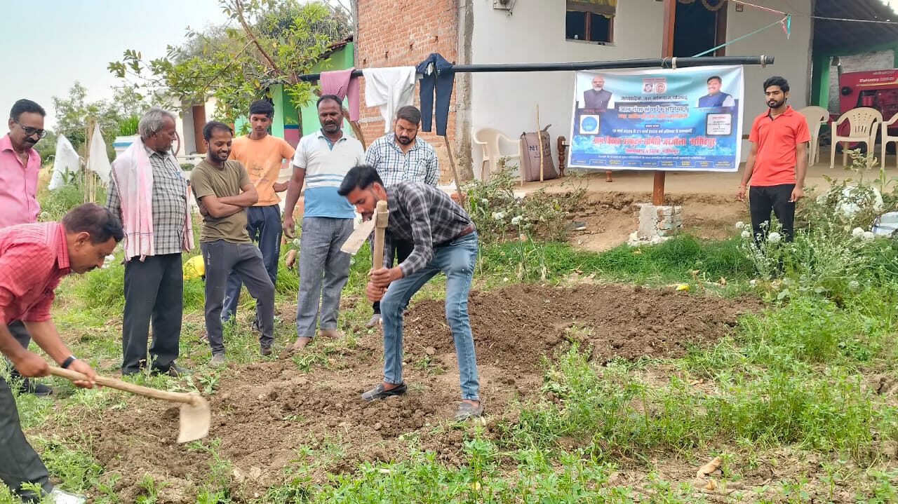 Narsinghpur News Jarjola Contour Trench Jal Ganga Abhiyan