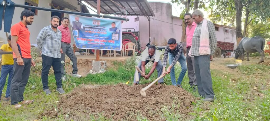 Narsinghpur News Jarjola Contour Trench Jal Ganga Abhiyan