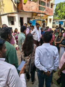 विधायक लखन घनघोरिया द्वारा पूर्व विधानसभा क्षेत्र क्रमांक 97 में विकास कार्यों की समीक्षा बैठक और निरीक्षण करते हुए अधिकारियों को निर्देश देते हुए